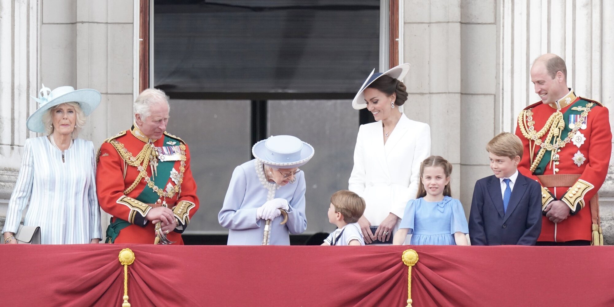 El saludo por Trooping the Colour: la felicidad de Isabel II, la espontaneidad del Príncipe Luis y los que son y los que no