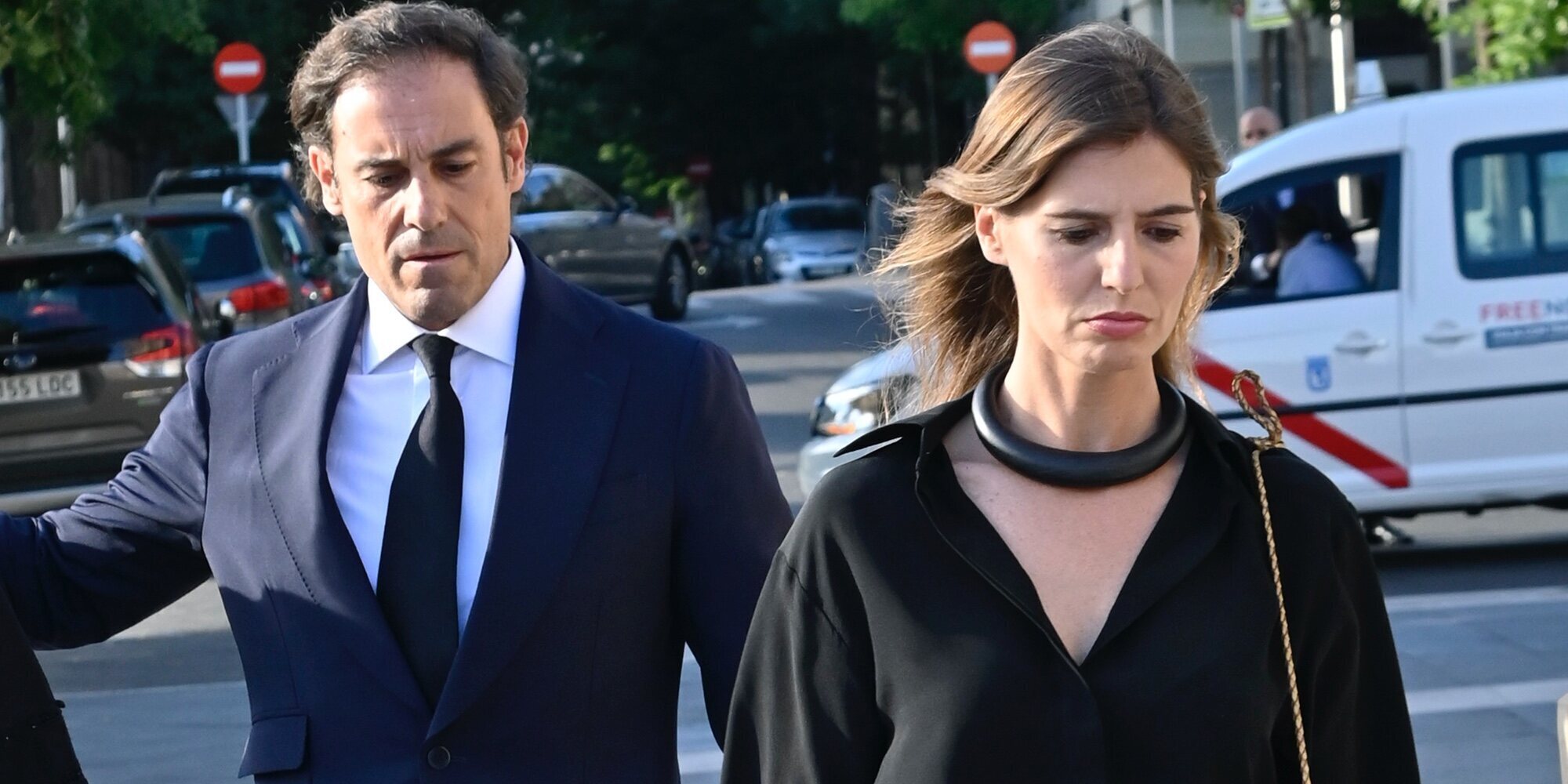 Miguel Báez El Litri, acompañado de Casilda Ybarra y amistades en el funeral de Concha Spínola