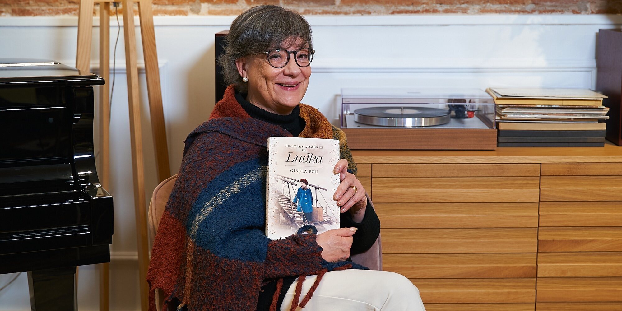 Gisela Pou: "'Los tres nombres de Ludka' es una historia de desarraigo,  de esos niños que no tienen raíces"