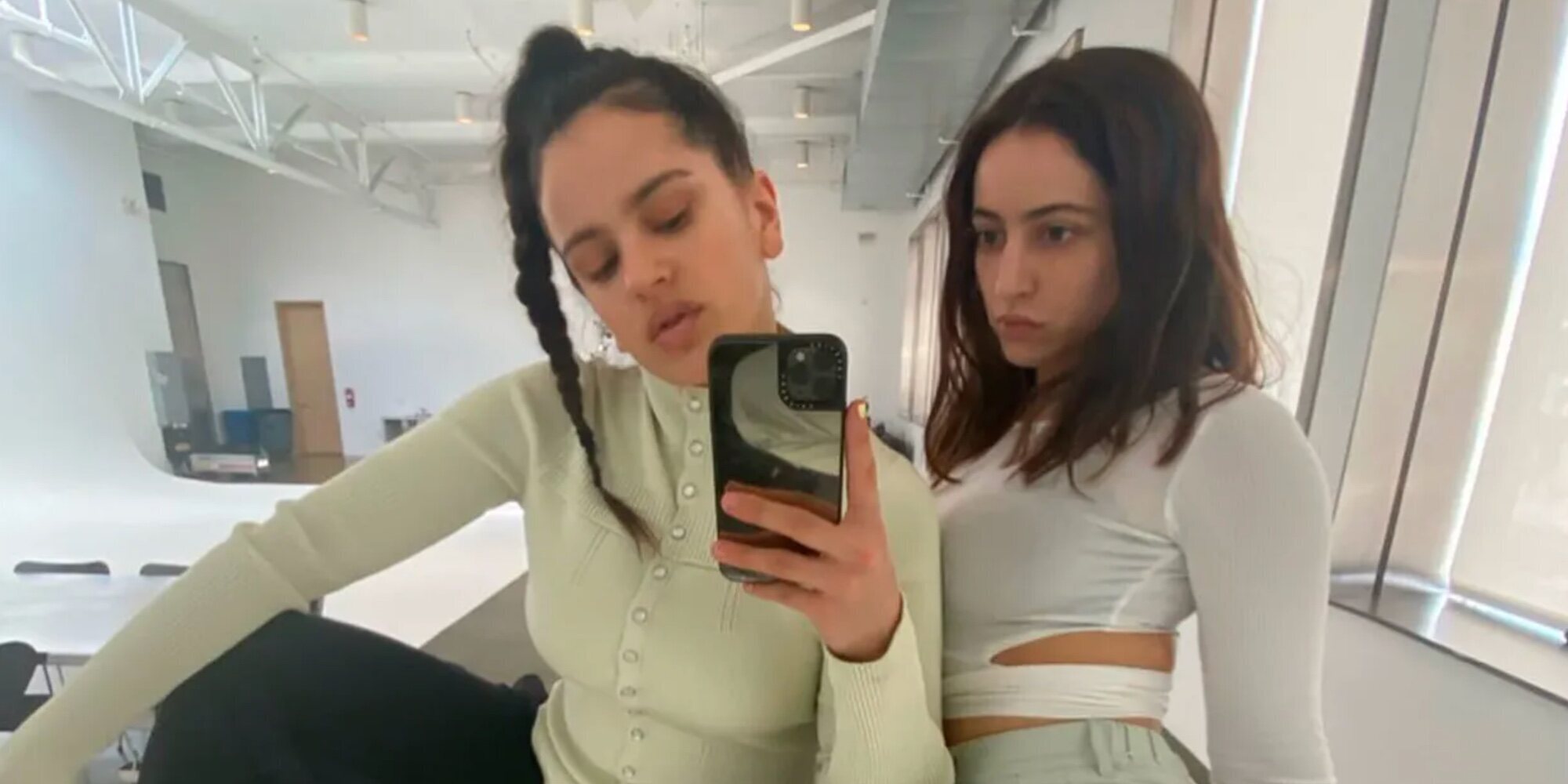 Rosalía confirma la relación de su hermana Pilar Vila con Diego Ibáñez, vocalista de Carolina Durante