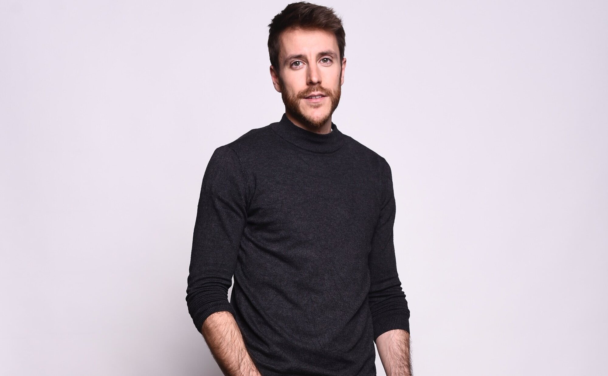Alfonso Muñoz, autor de 'Y que nadie sepa nada': "Ahora hay referentes españoles de novela LGTBI que antes no teníamos"