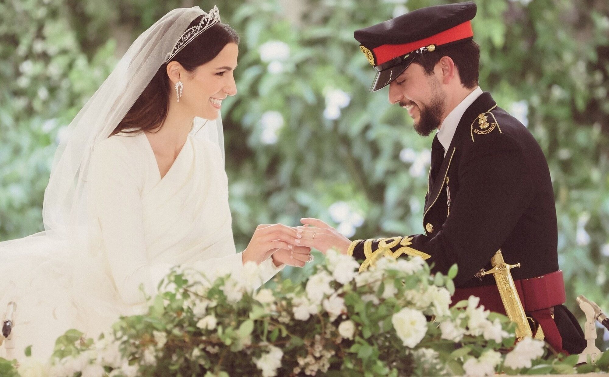 Hussein de Jordania comparte momentos inéditos de su boda con Rajwa de Jordania: gestos cariñosos, amor y diversión