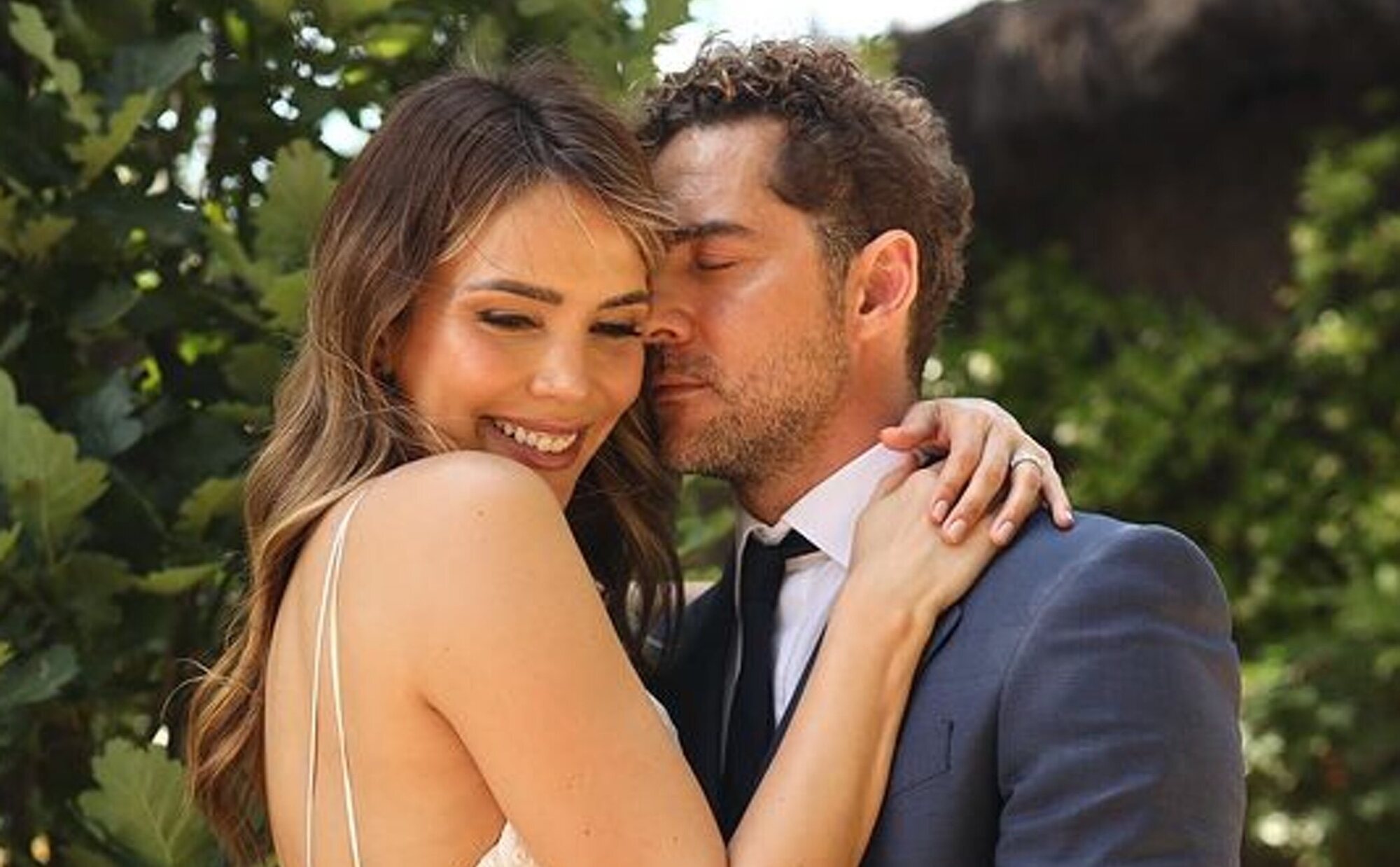 Las familiares imágenes de David Bisbal con sus tres hijos y Rosanna Zanetti en el bautizo de su hija Bianca