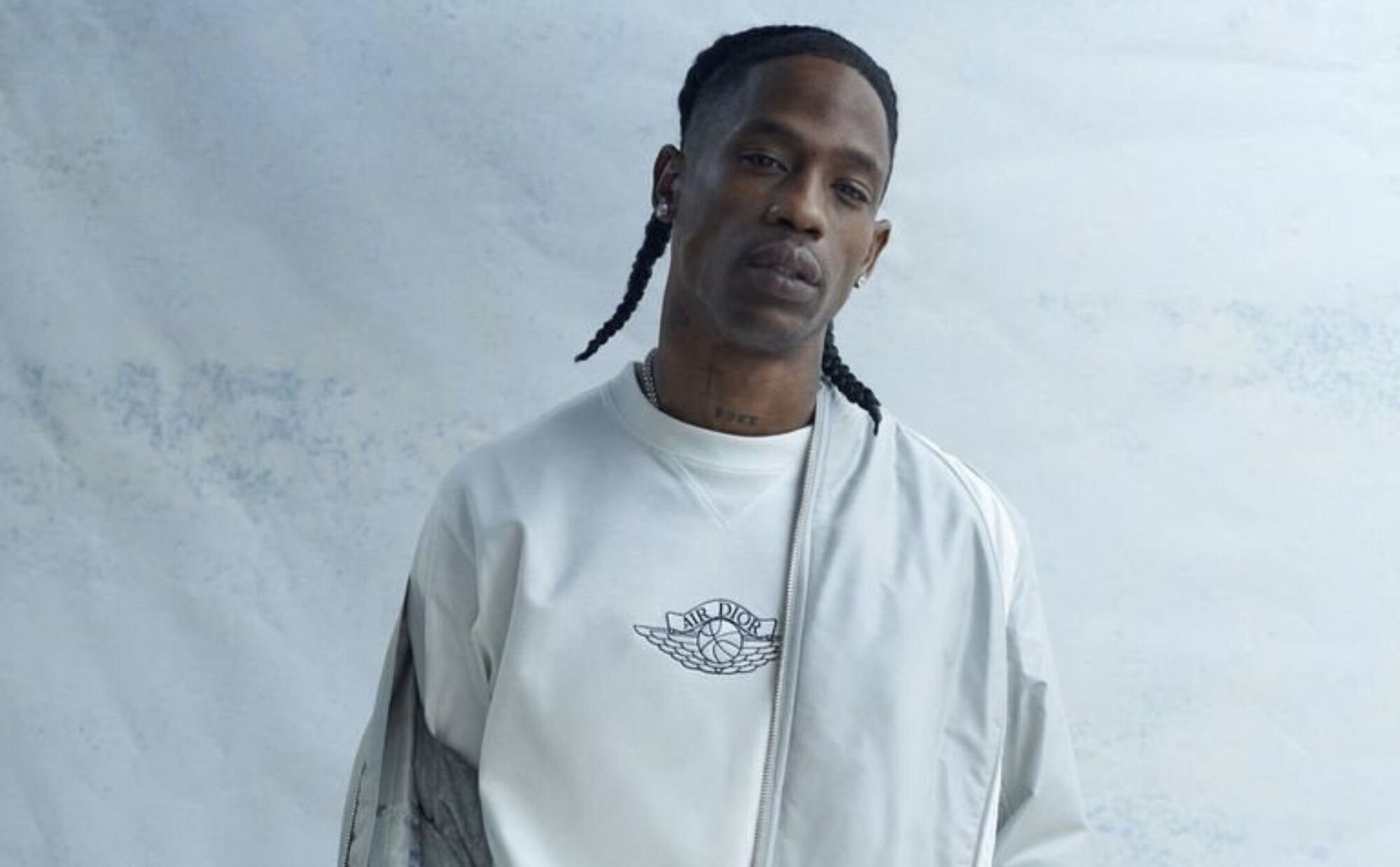 Travis Scott, grabado haciendo un graffiti en plena calle de Tarragona
