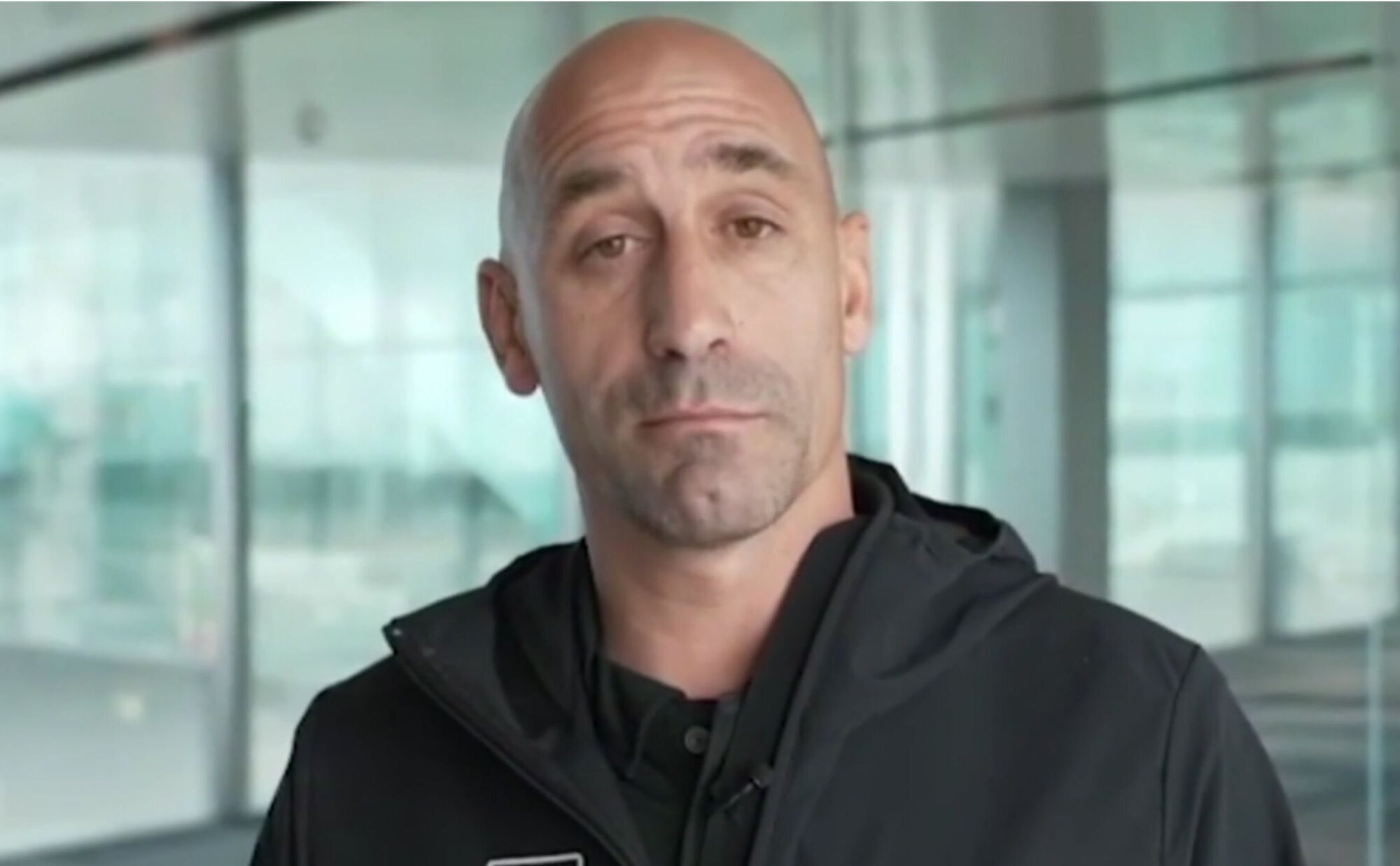 Luis Rubiales pide perdón tras su beso a Jenni Hermoso: "Tengo que disculparme, no queda otra"