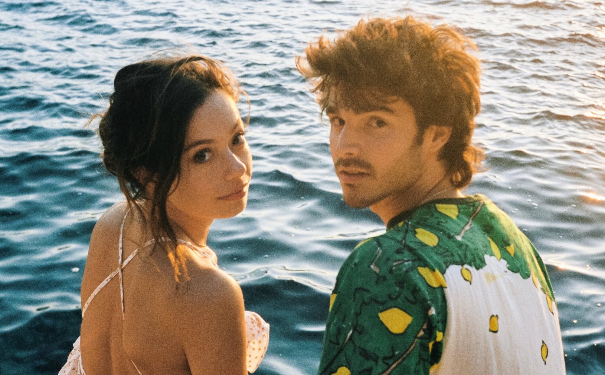 El beso de Anna Castillo y Álvaro Mel que confirma su relación: el vídeo ya ha sido borrado (pero ya era tarde)