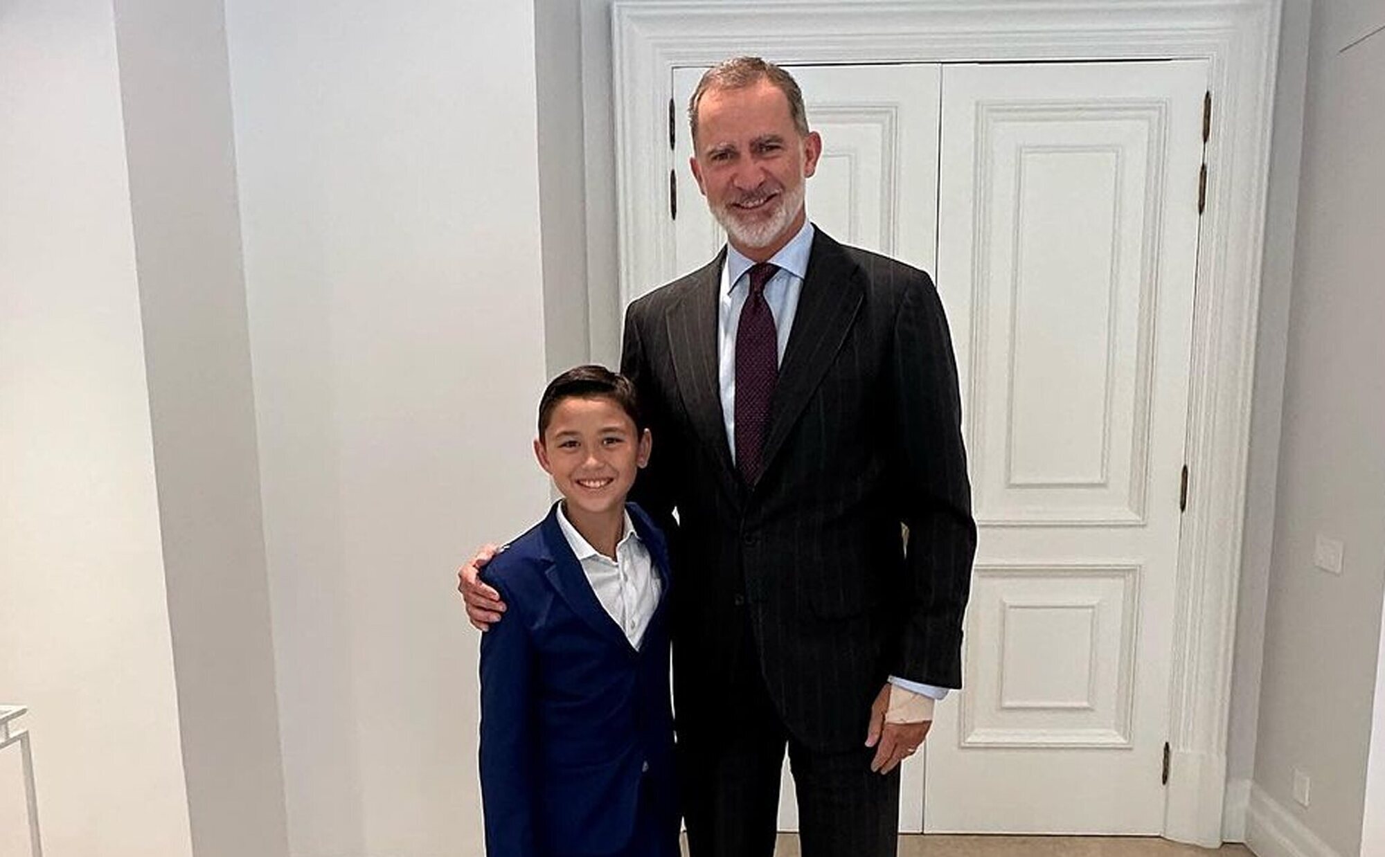 El Rey Felipe VI se reencuentra con su primo de 11 años, el Príncipe Maximiliano de Orleans-Braganza: "Insistió en verme"