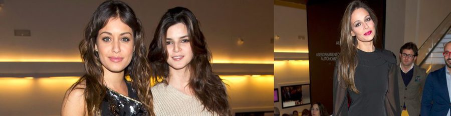 Hiba Abouk, Clara Lago, María León y Eva González no pierden detalle del desfile de Antonio García