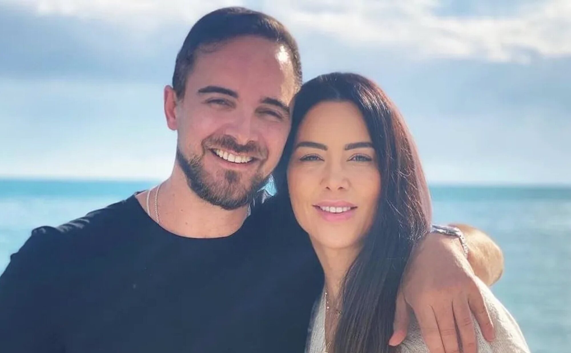 Julián Bayón, marido de Vania Millán, sufre un accidente de moto y tiene que ser operado