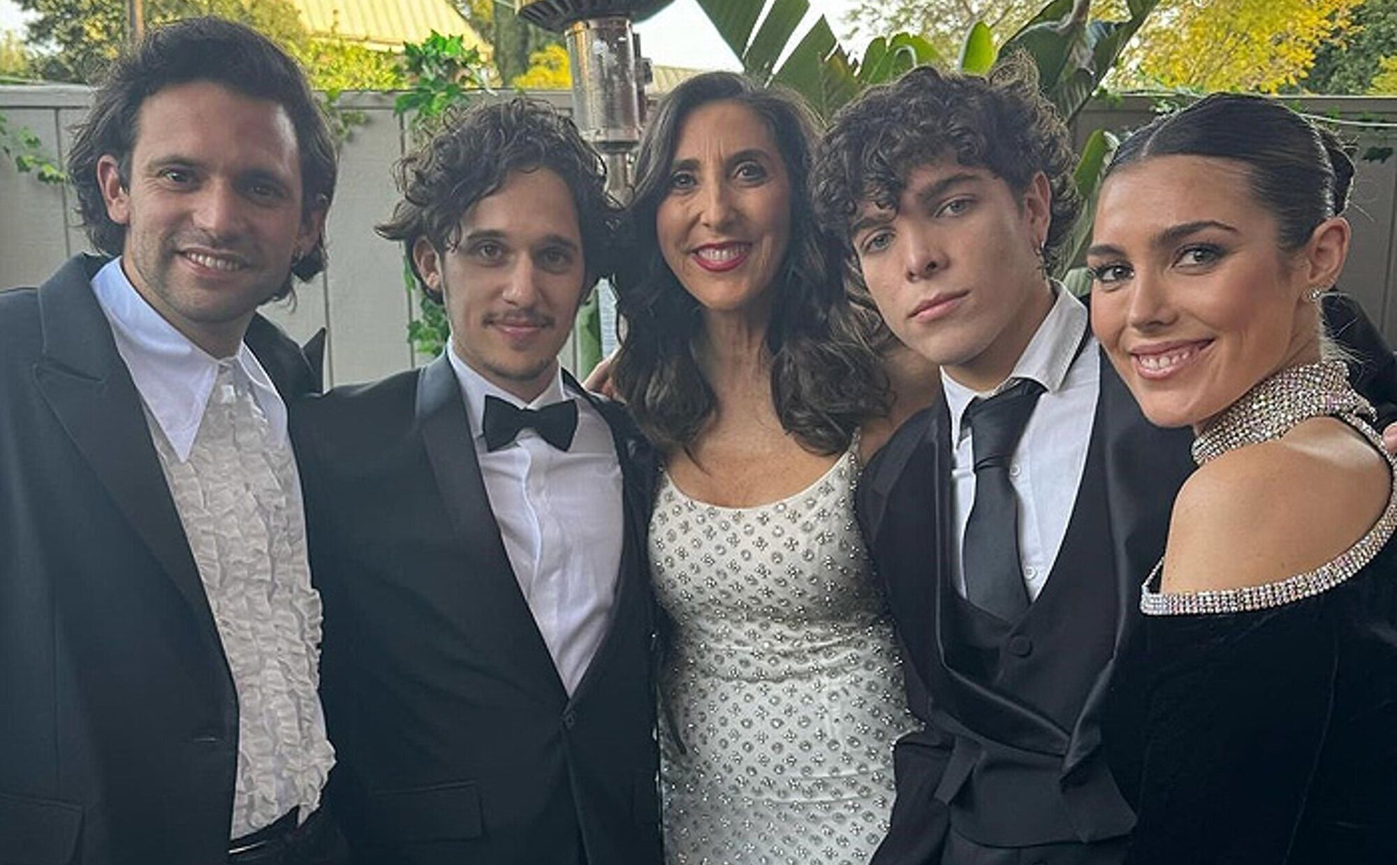 El inesperado encuentro de Paz Padilla y Anna Ferrer con el elenco de 'La sociedad de la nieve' en los Oscar 2024