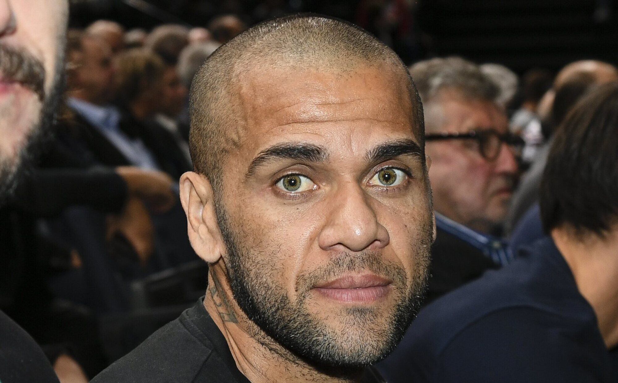 Las reacciones de la madre y la expareja de Dani Alves a su puesta en libertad provisional