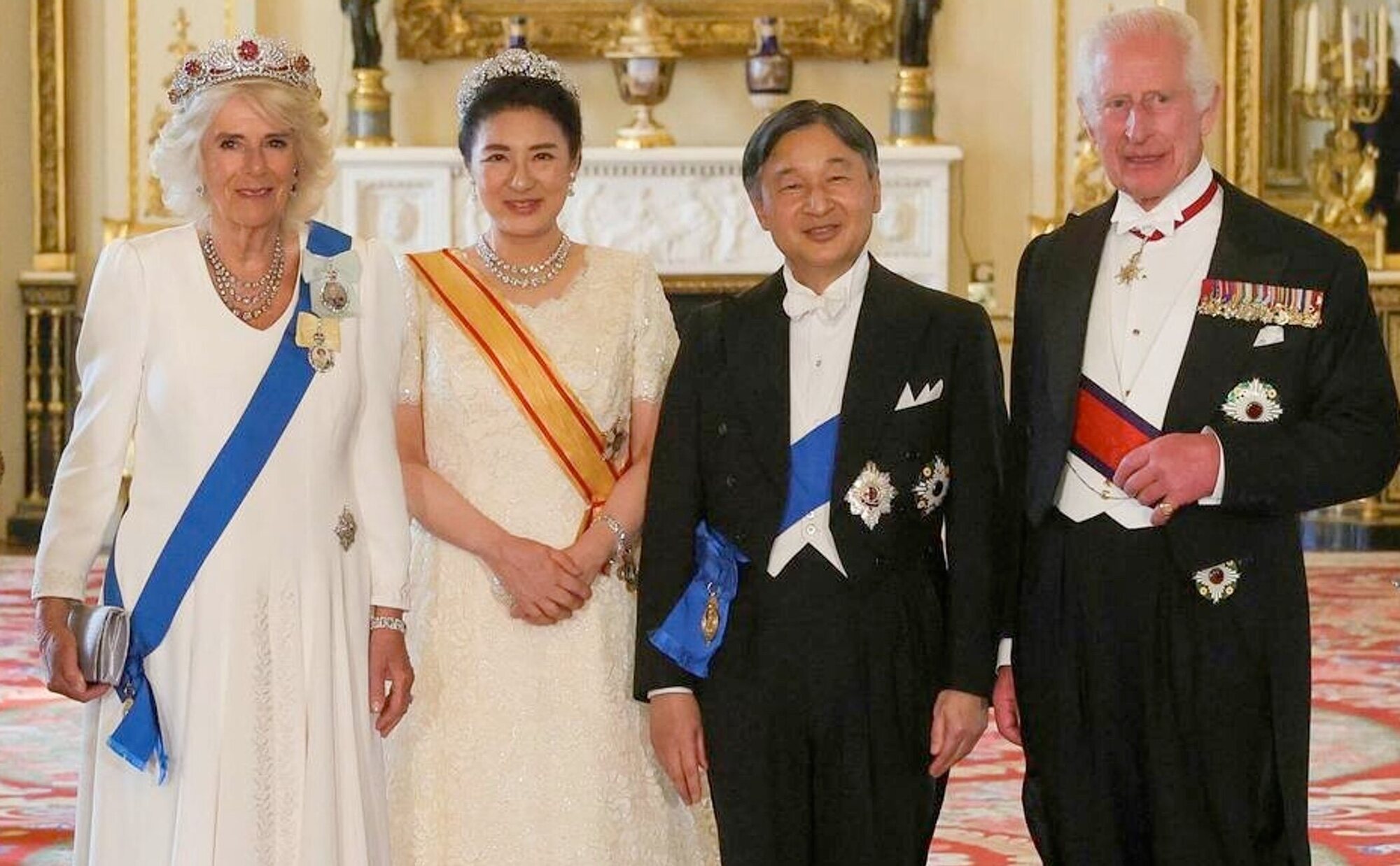 La Reina Camilla luce por primera vez la Tiara de Rubíes y estrena Orden de Carlos III y Masako se corona como Emperatriz