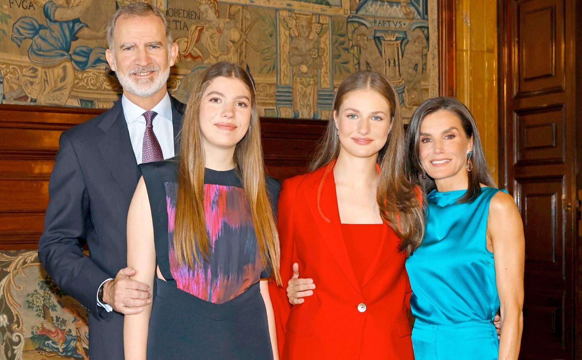 La felicitación navideña de Felipe y Letizia y sus hijas Leonor y Sofía: foto inédita y homenaje a las víctimas de la DANA