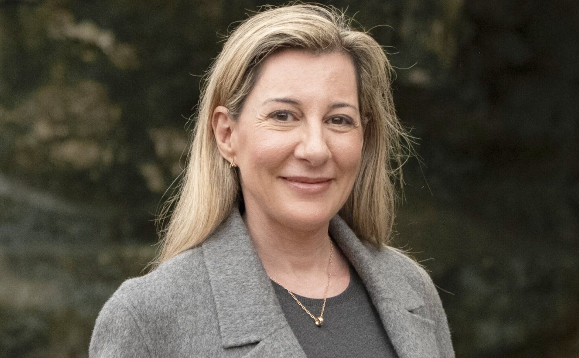 Eva García Sáenz de Urturi publica 'Los Hijos de Adán' y anuncia la fecha de lanzamiento del final de la Saga de los Longevos
