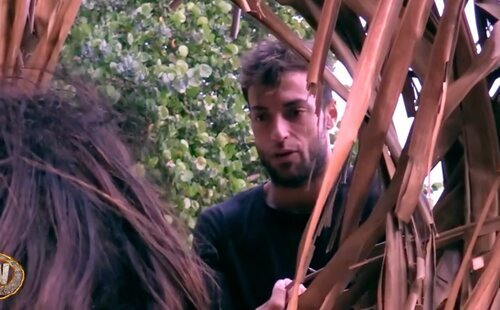 Makoke y Escassi se enfrentan a sus diferencias en el 'Oráculo de Poseidón'  de 'SV 2025' con una Makoke sin parar de hablar - Bekia Actualidad