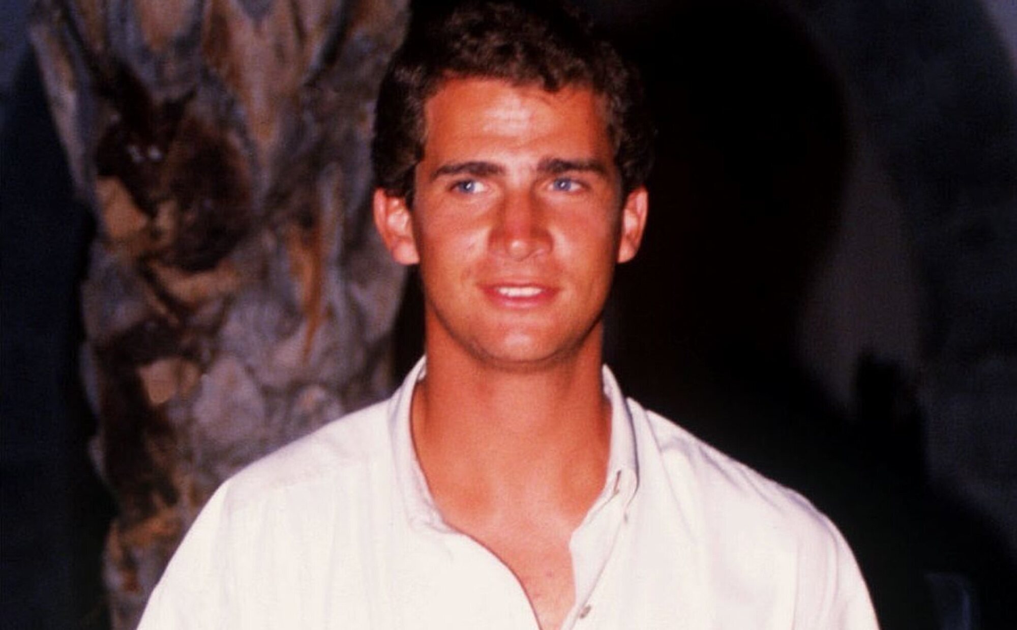 El Rey Felipe VI fue fotografiado en bañador en una escala del Elcano, como le ocurrió a la Princesa Leonor 38 años después