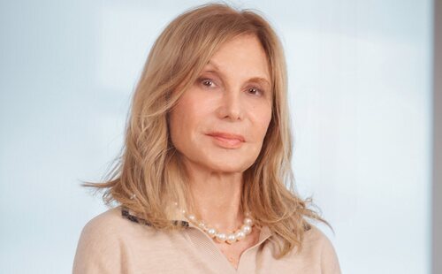 Pilar Eyre: "La demanda del Rey Juan Carlos a Revilla es una locura. Es egoísta y hace daño a la Monarquía"