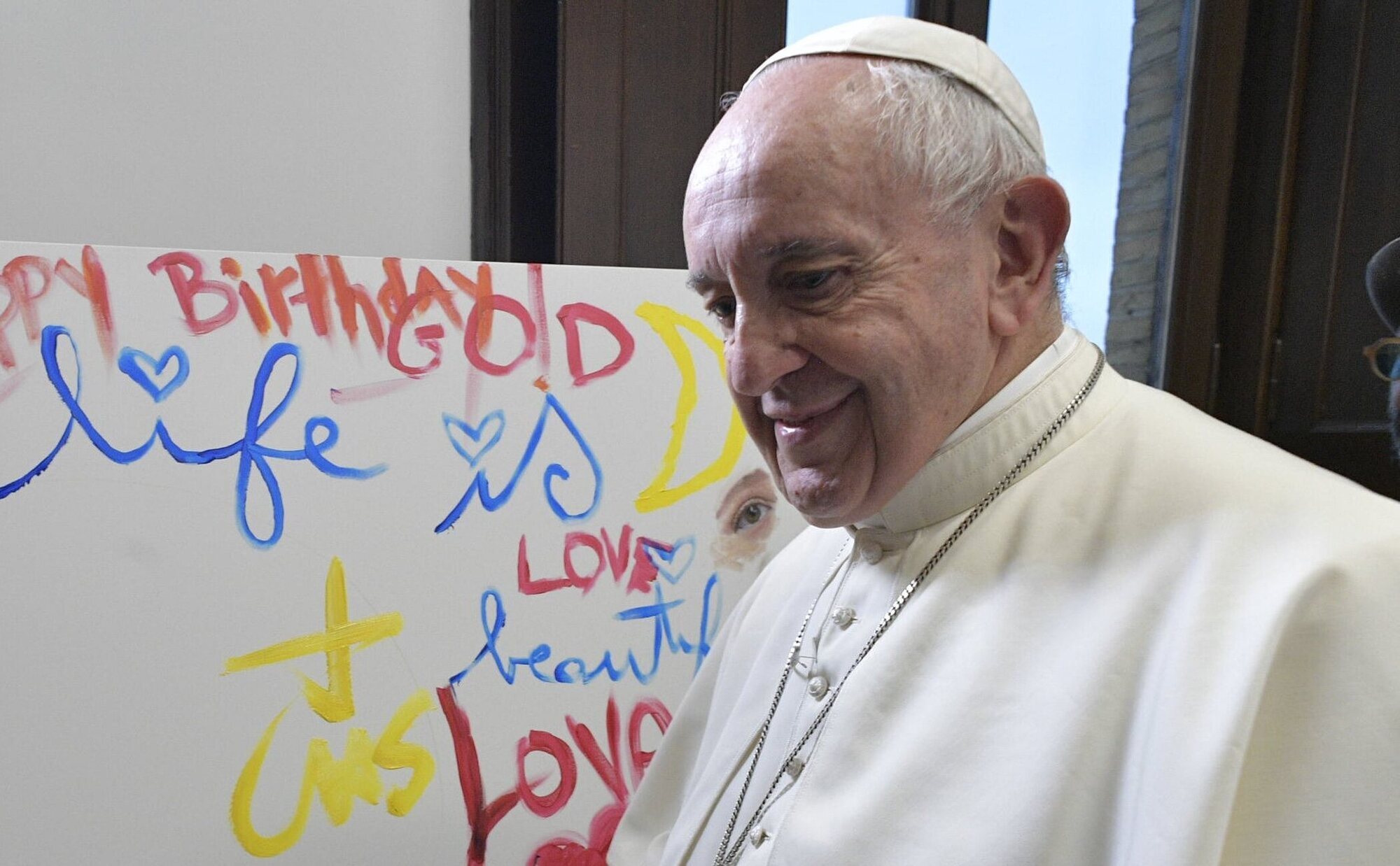 Todo sobre la muerte del Papa Francisco: primeras imágenes del Papa fallecido en el féretro, causa de la muerte, testamento y fecha del funeral