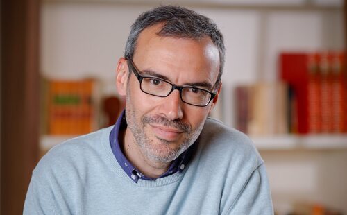 Jorge Corrales ('El escritor y la espía'): "La Stasi soñaría con tener la información que damos hoy en redes"