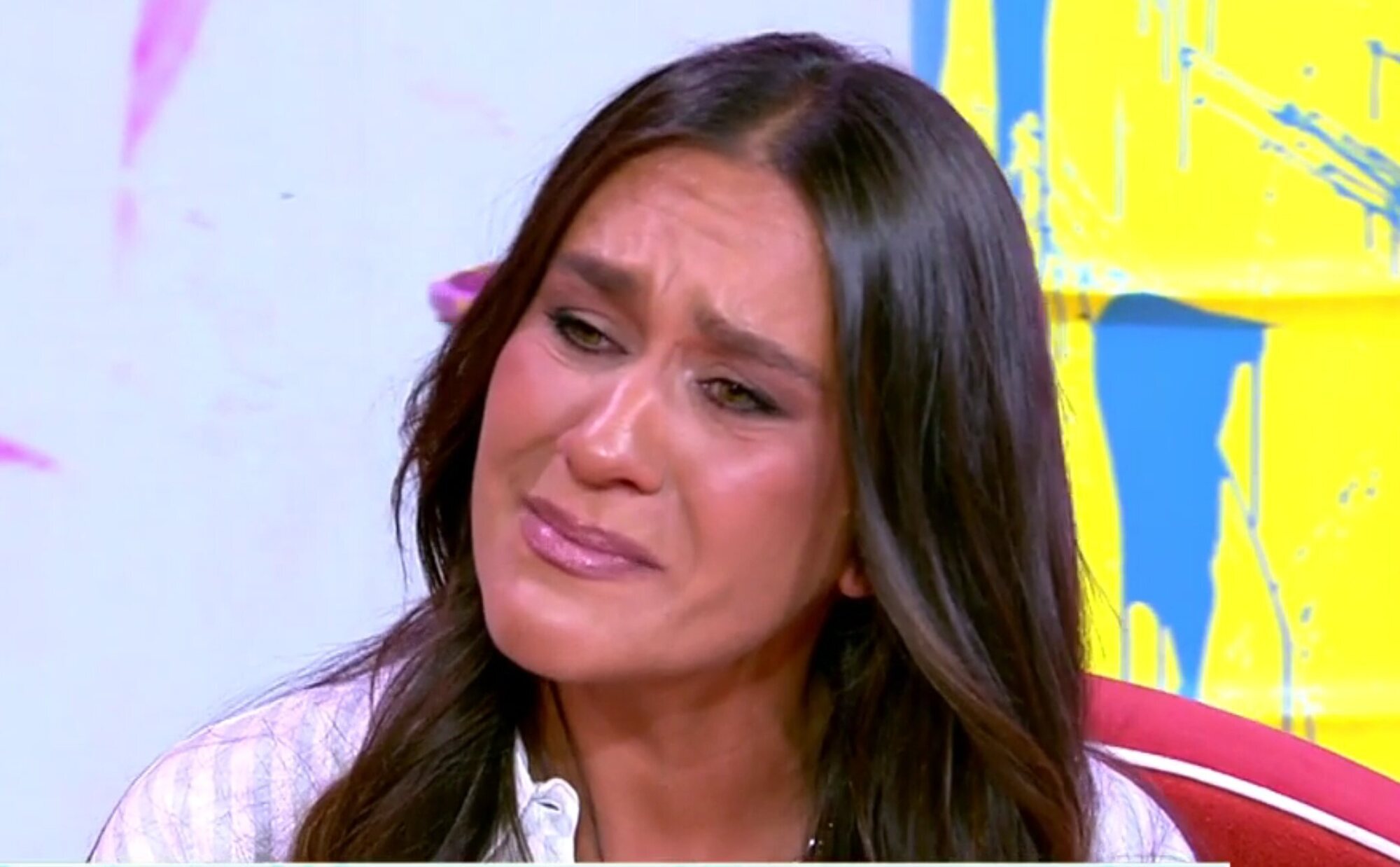 Laura Cuevas se emociona hablando de su marido: "Si no fuera por la presión, hubiera seguido con él"