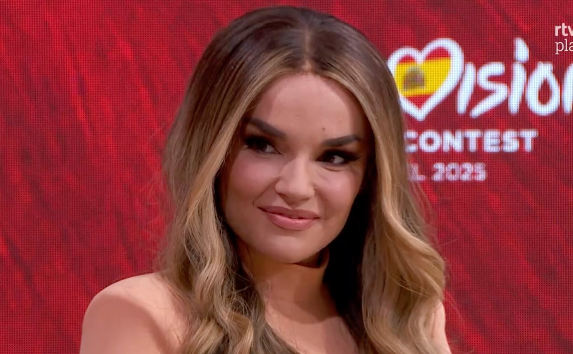 La esperada rueda de prensa de Melody tras Eurovisión 2025: desmentidos, dardos, acusación a RTVE y muchas flores a sí misma