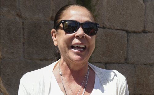 Isabel Pantoja reaparece en El Rocío para rezar a la Virgen: "Estuvo llorando todo el rato"