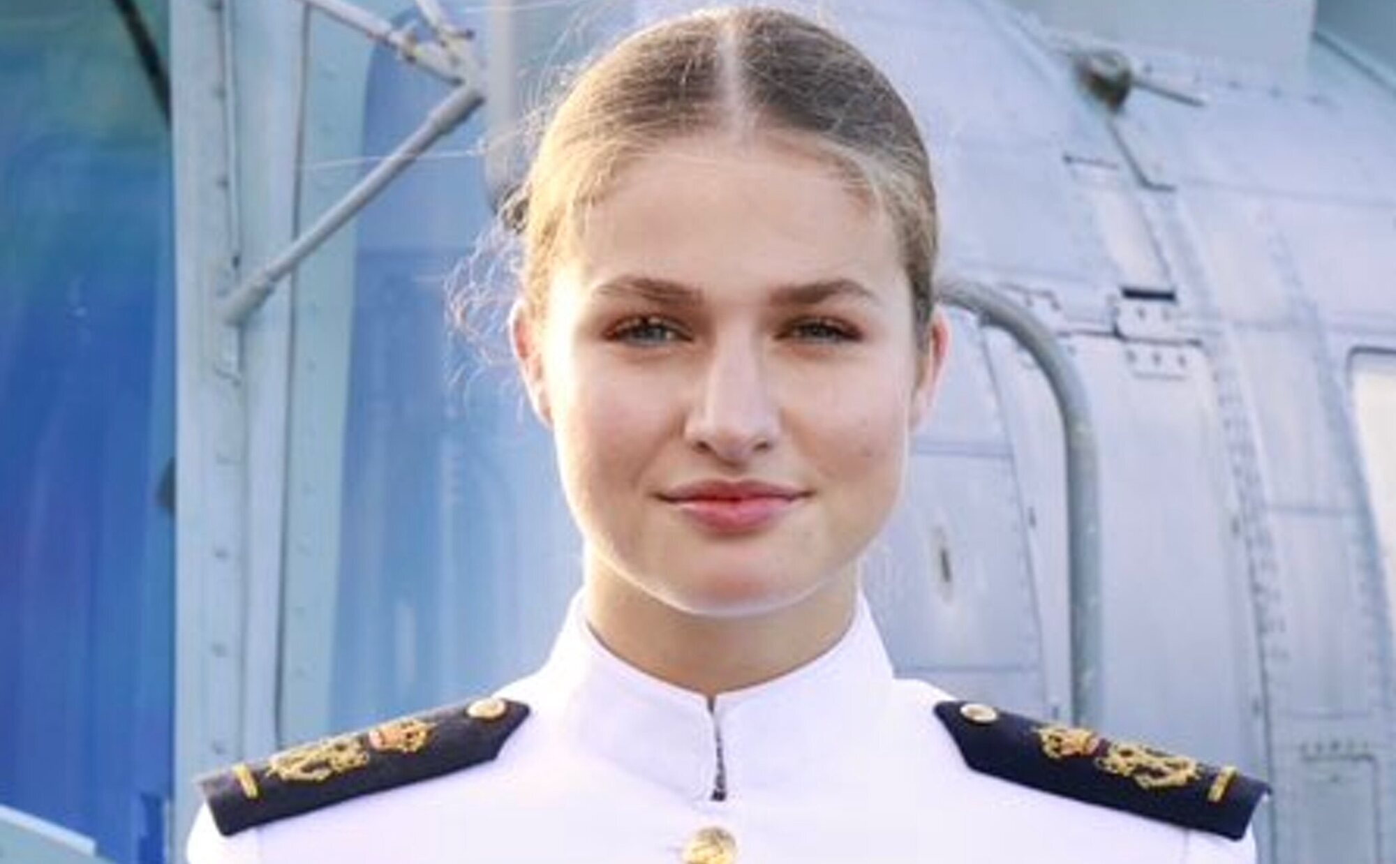 La Princesa Leonor embarca en el Blas de Lezo tras volver a España: buque de guerra y maniobras con fuego real