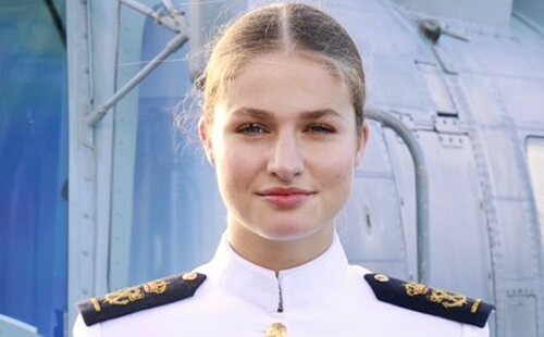La Princesa Leonor embarca en el Blas de Lezo tras volver a España: buque de guerra y maniobras con fuego real