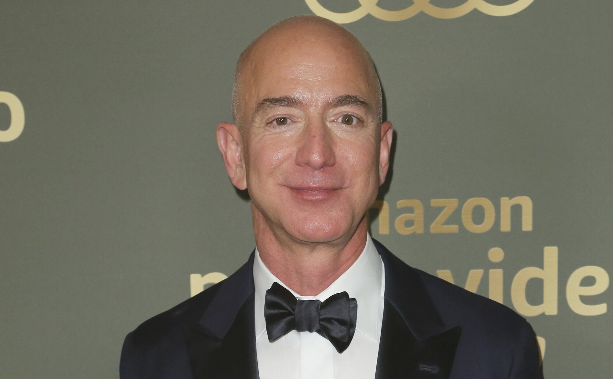 Cambio de planes en la boda de Jeff Bezos por las protestas vecinales y la tensión internacional