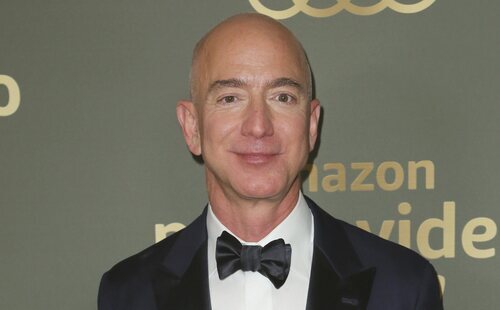 Cambio de planes en la boda de Jeff Bezos por las protestas vecinales y la tensión internacional