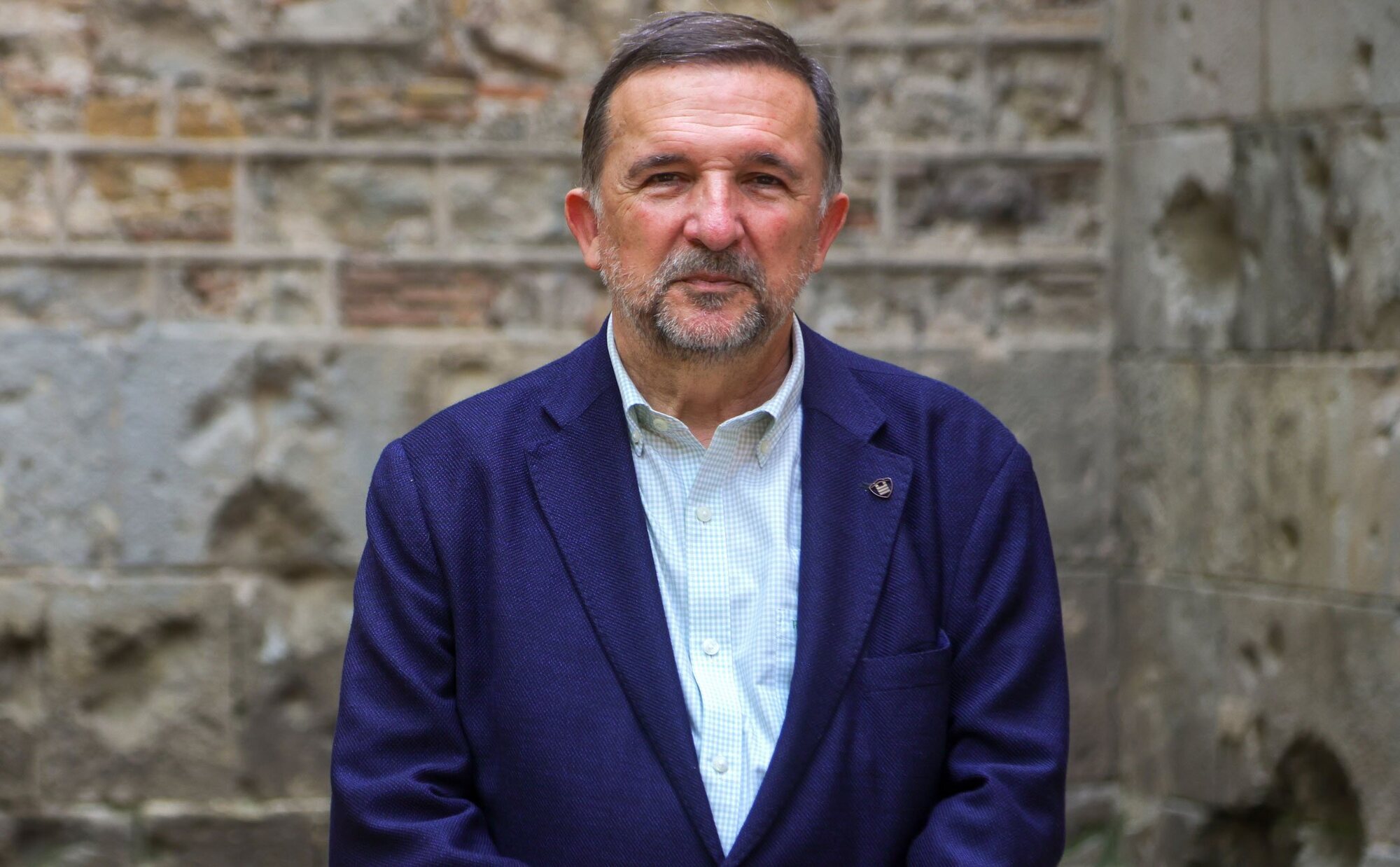 Un paseo con Sergio Vila-Sanjuán por el Barrio Gótico de Barcelona con sus misterios, 'mentiras' y su fantasía medievalizante