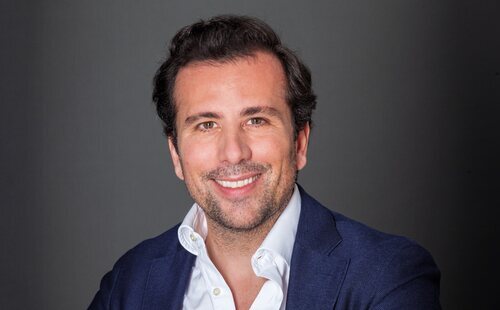 Luis Díaz debuta con su novela 'El viudo': "A los hombres de mi generación aún nos cuesta hablar del dolor"