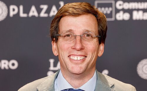 Primeras palabras de Almeida tras convertirse en padre de Lucas: "Ha salido bien, con unos buenos mofletes"