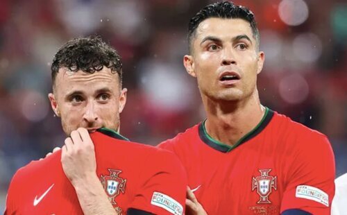 Cristiano Ronaldo, el gran ausente en el funeral de Diogo Jota pero presente con la familia del fallecido