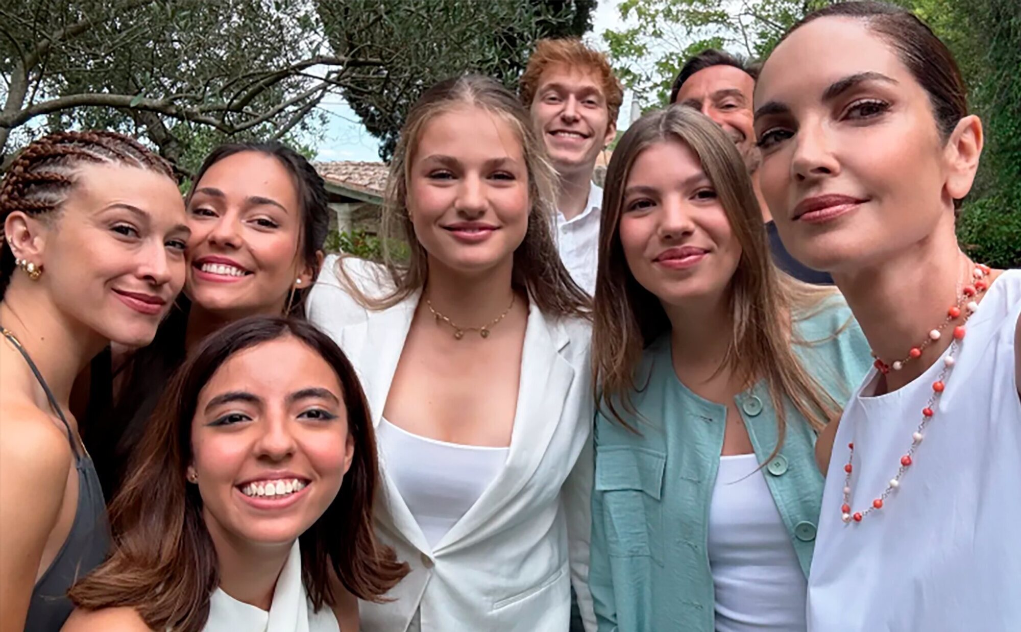 La Princesa Leonor y la Infanta Sofía brillan en Sant Martí Vell: acto conjunto y selfie con su 'prima' Eugenia Silvia