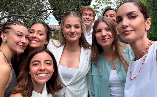 La Princesa Leonor y la Infanta Sofía brillan en Sant Martí Vell: acto conjunto y selfie con su 'prima' Eugenia Silvia