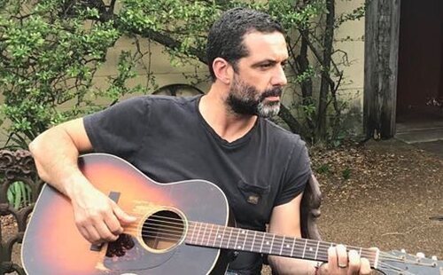 Jaime Anglada, íntimo amigo del Rey Felipe VI, grave pero fuera de peligro tras ser arrollado mientras conducía su moto
