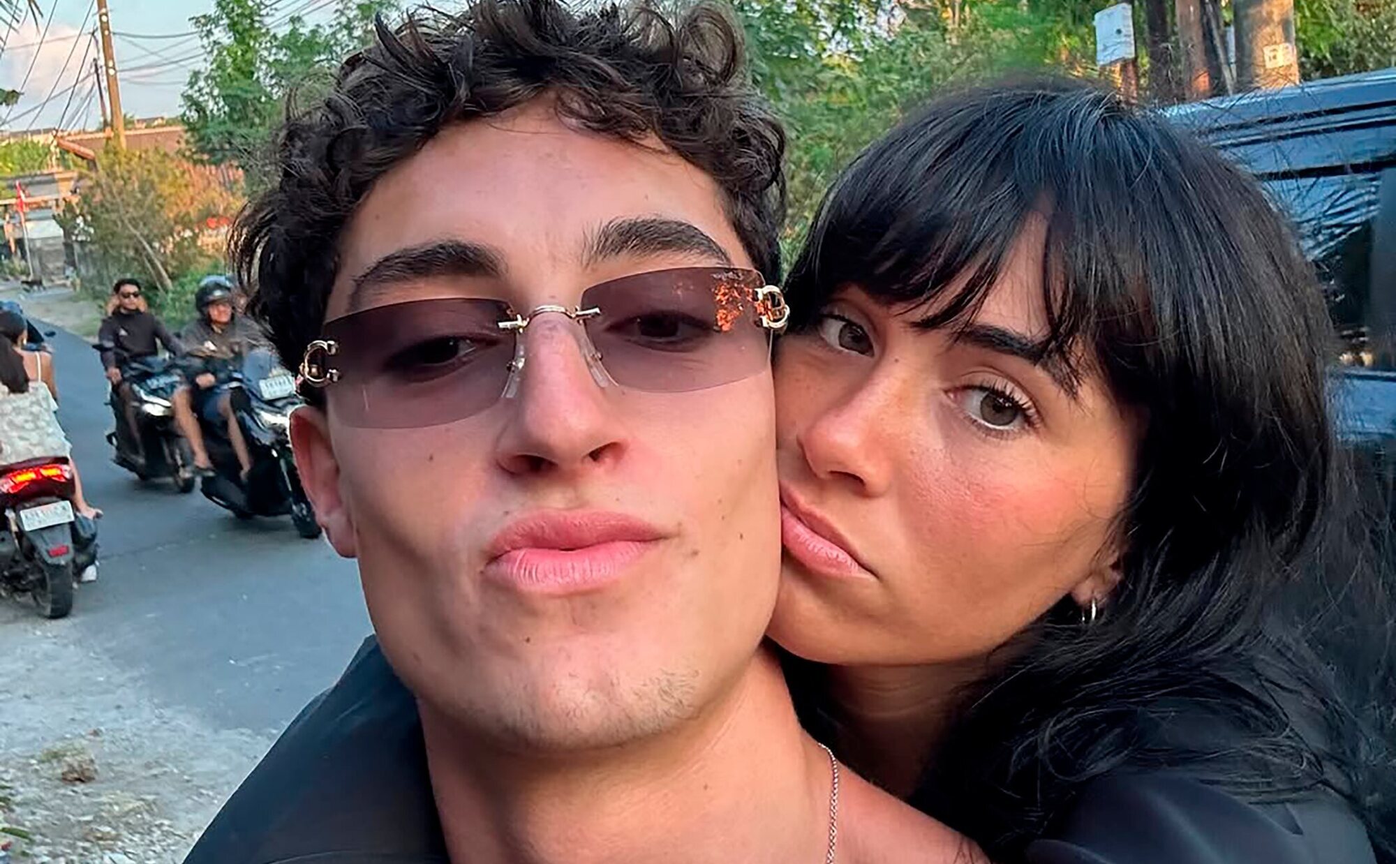 Plex hace oficial su relación con Aitana con una foto en Indonesia
