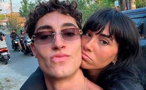 Plex hace oficial su relación con Aitana con una foto en Indonesia