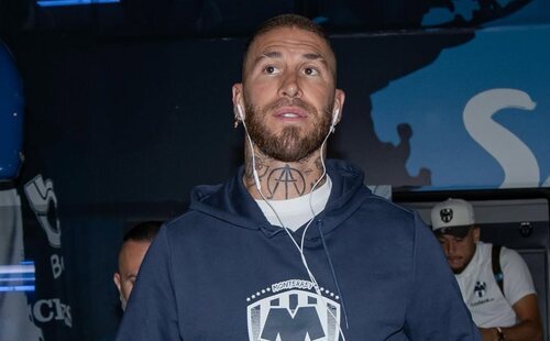 Sergio Ramos lanza su primera canción y desata un 'shakirazo' contra Florentino Pérez