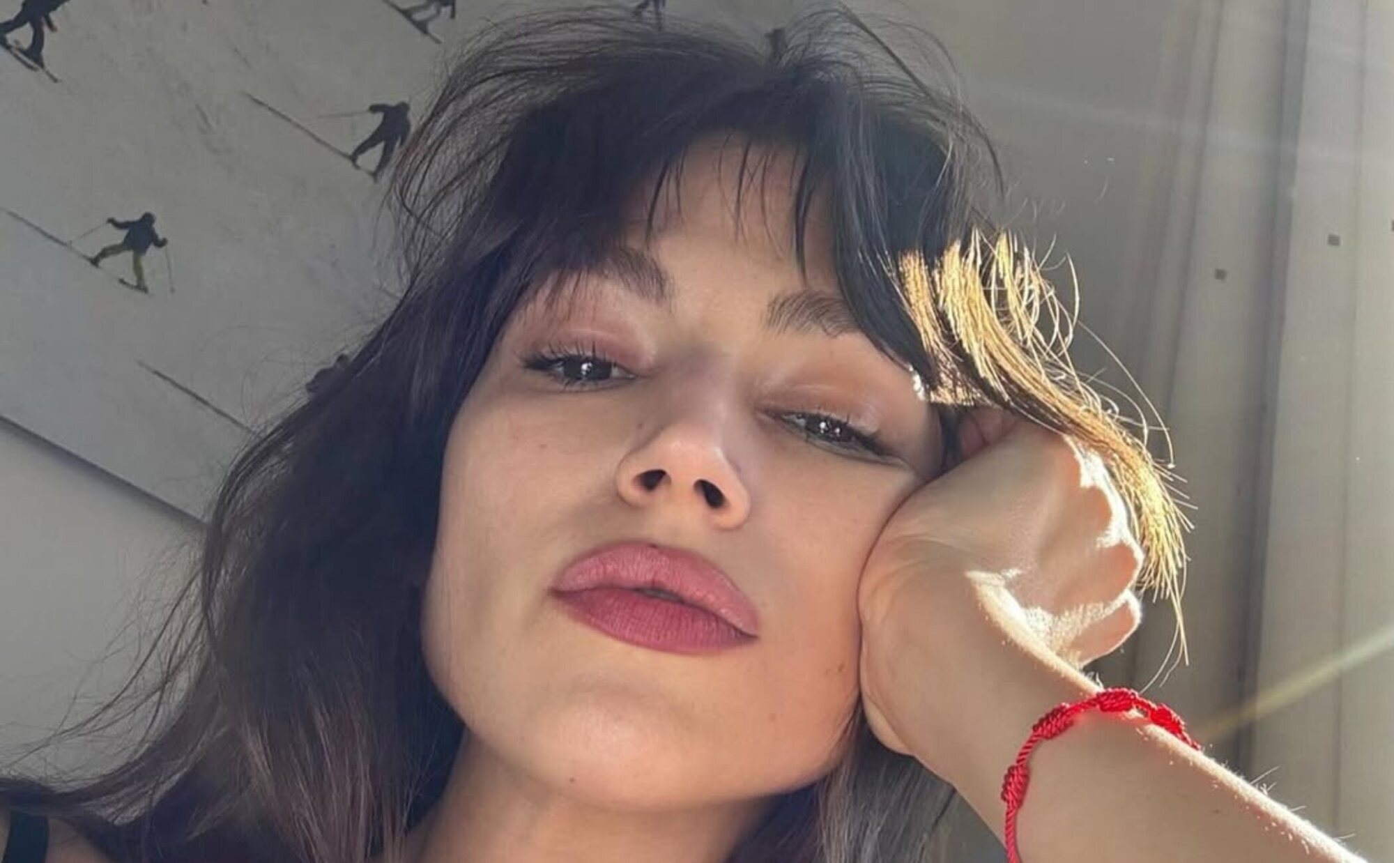 Úrsula Corberó comparte su primer selfie embarazada tras terminar el rodaje de 'Rose's Baby' en Reino Unido