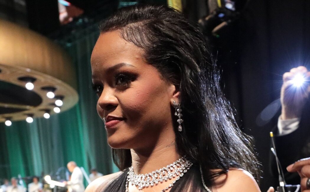 Rihanna se convierte en madre por tercera vez al dar a luz a su primera hija Rocki Irish Mayers