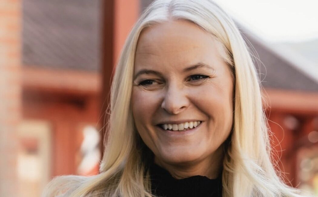 La Princesa Mette-Marit de Noruega reaparece tras anunciar una pausa en su agenda por la fibrosis pulmonar