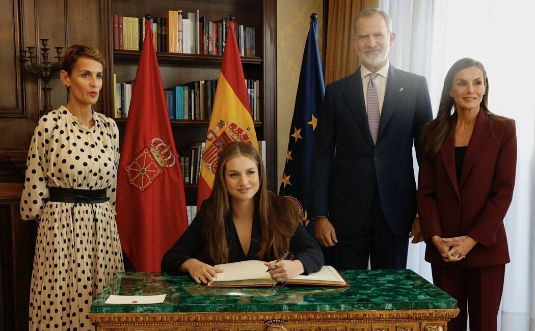 La Princesa Leonor se estrena como Princesa de Viana en Navarra: saludos, vítores y posados
