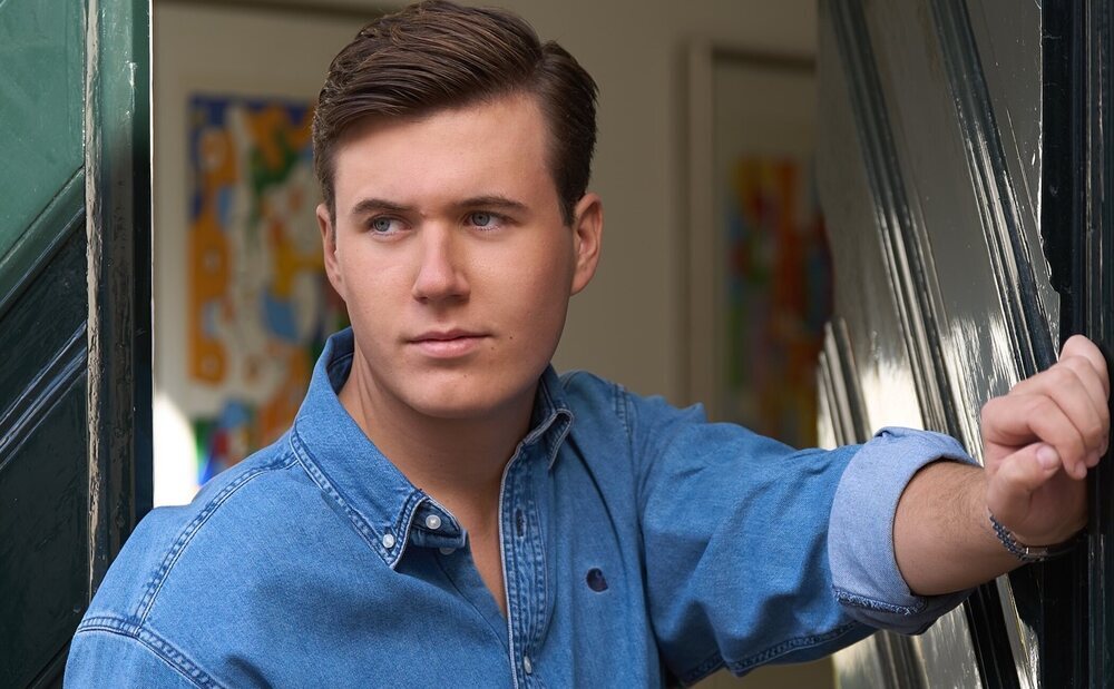 Christian de Dinamarca, un verdadero modelo en su posado oficial por sus 20 años