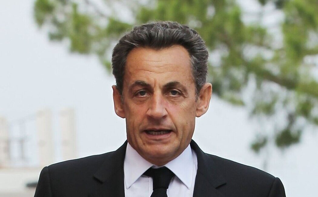 Carla Bruni, desolada junto a su marido Nicolás Sarkozy ante su entrada en prisión