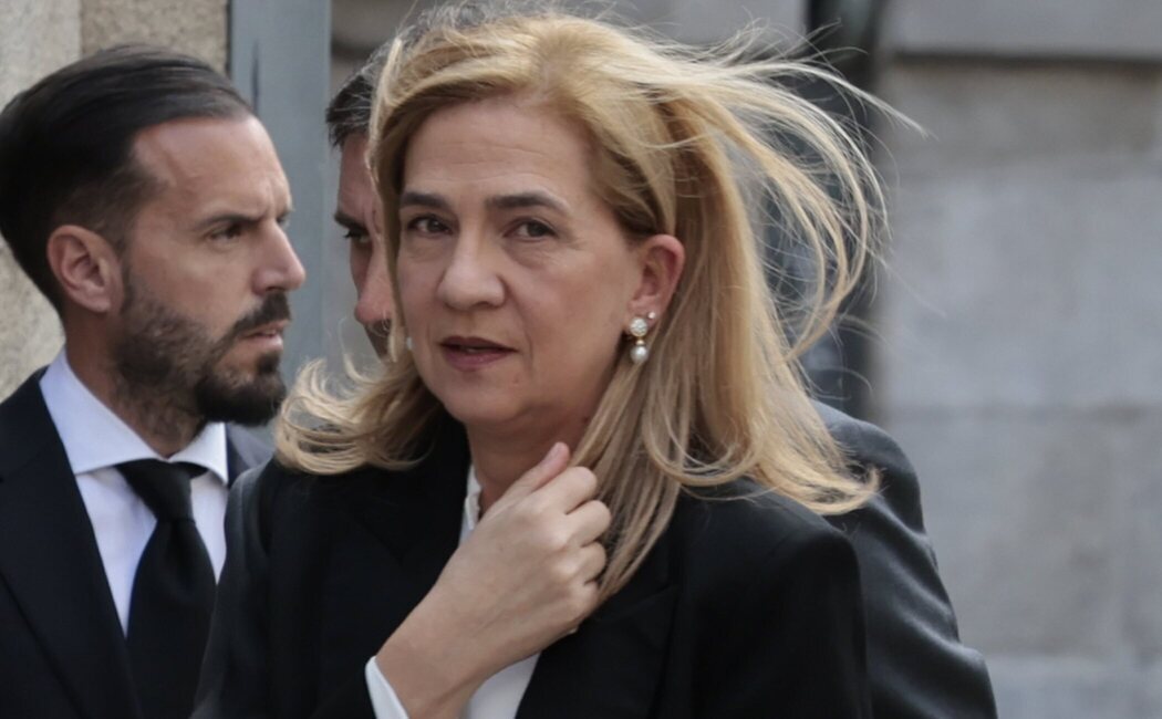 La Infanta Cristina y el Rey Carlos III coinciden en Londres en una cita sobre transición ecológica