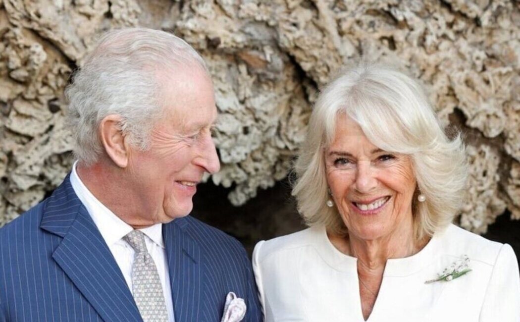 El Rey Carlos III visita el Vaticano junto a la Reina Camilla y recibe un regalo muy especial del Papa León XIV