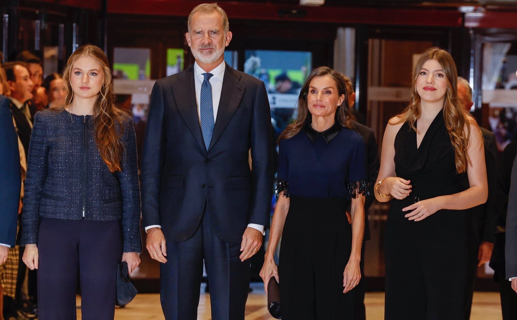 Los Reyes Felipe y Letizia, la Princesa Leonor y la Infanta Sofía, cómplices y cercanos en el Concierto Premios Princesa de Asturias 2025