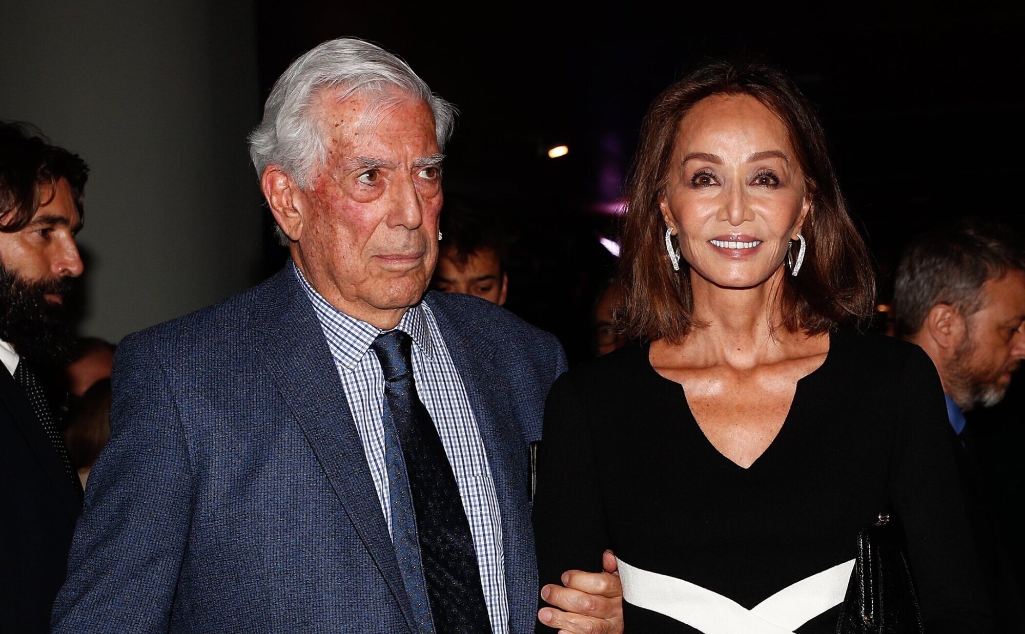 La familia de Vargas Llosa, indignada por las cartas publicadas por Isabel Preysler: "Es un desprestigio"